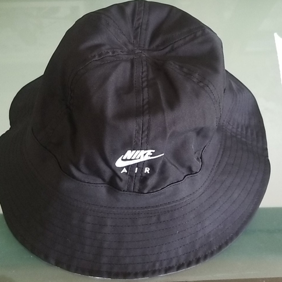 Nike. Bucket hat